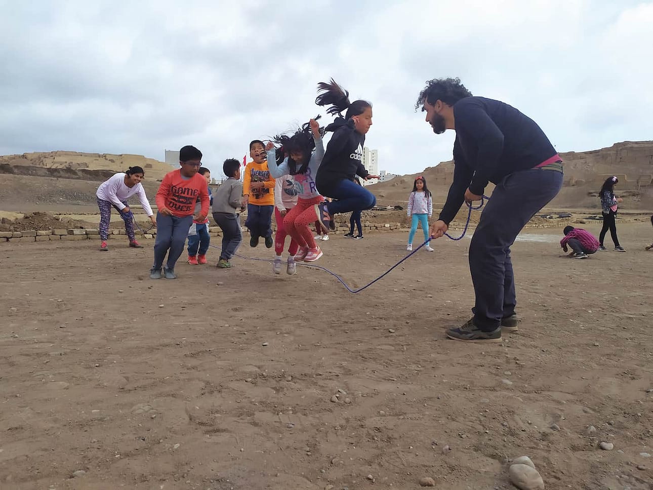 niñps saltando cuerdas qué hacemos